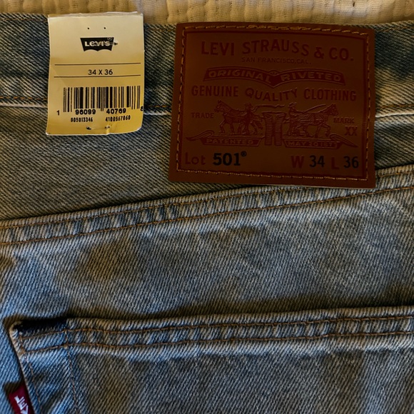 Levi’s Men’s 501 Light Wash Denim - Picture 5 of 6